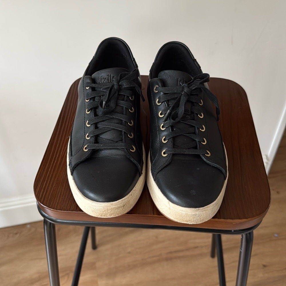 Kizik Women’s Vegas Shoes Black - size 9.5